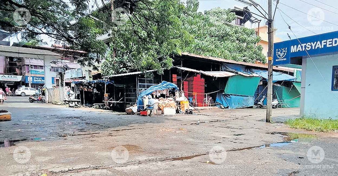 pandalam-abandoned-market