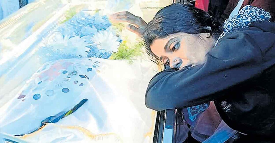  Jinu Louis, who was recently trapped in legal turmoil in Kuwait, returned home to bid a final farewell to her son, Shanet Shyju. Photo: Manorama