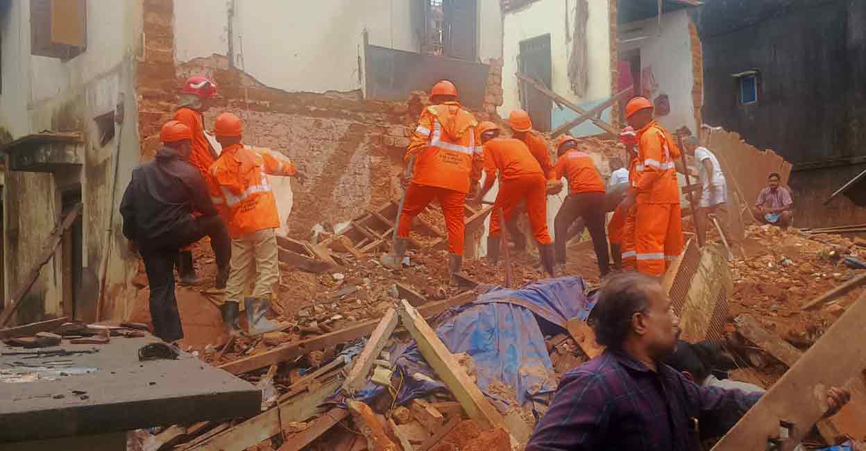 thrissur-building-collapse2 Two-storey building which collapsed in Thrissur's Kodakara. Photo: Special arrangement
