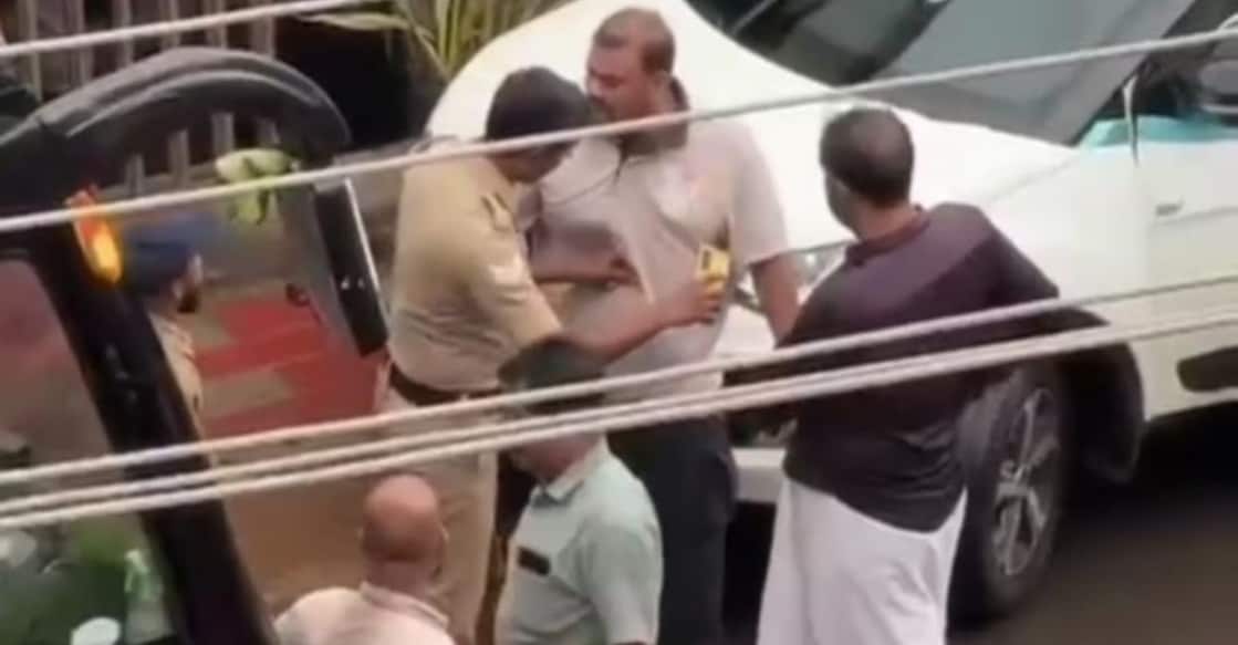 Fight between bus driver and a local man Altercation between the staff of private bus and a local resident, Shihab
