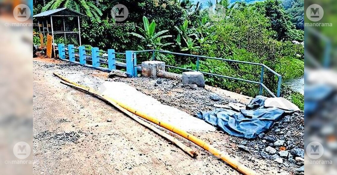 The restored approach road to Athikkayam Kochupalam.