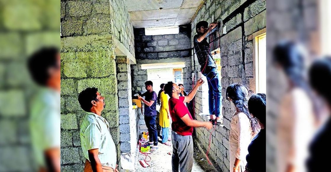 kalady-house-electricity NSS volunteers from Adi Shankara Institute of Engineering and Technology installing electrical connections under the Velicham Project.