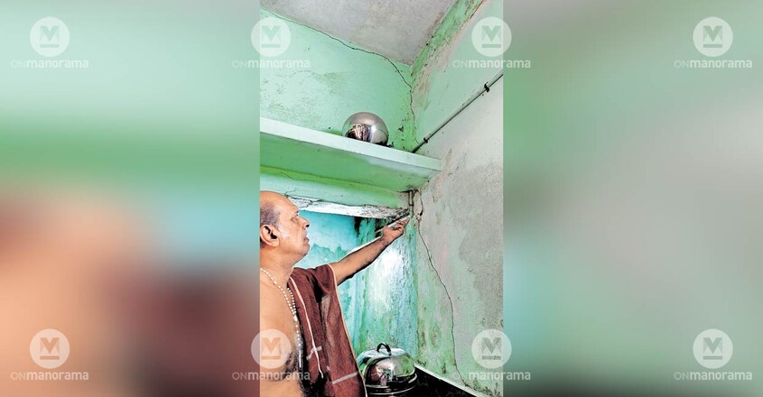 kanjirathingal-varkey-house-crack