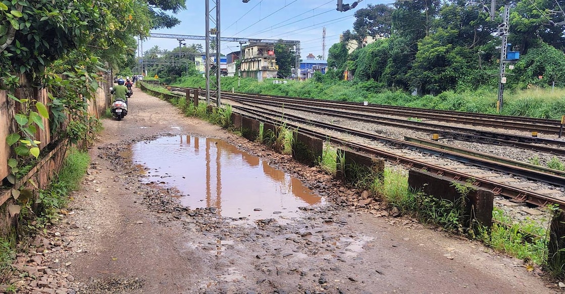 The Good Shed Road near the Varkala railway station has remained in a dilapidated state for over three years. Photo: Special arrangement. 