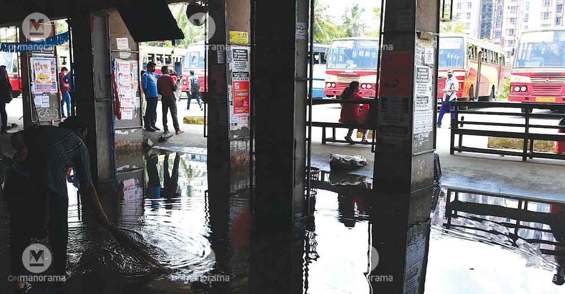 waterlogged-ksrtc-busstand