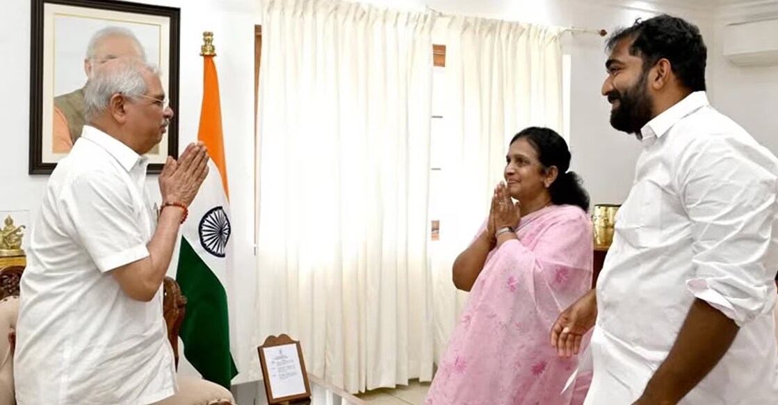 Chandy Oommen and his mother Mariyamma Oommen meeting with Governor Rajendra Arlekar. Photo: Facebook/chandyoommen