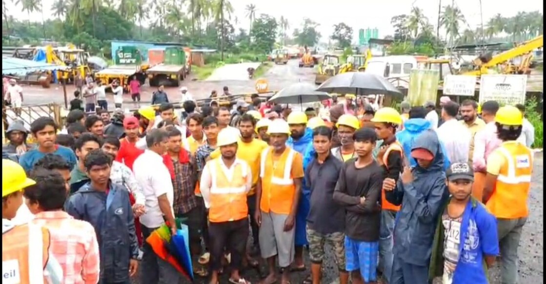 Kasaragod highway workers on strike. Photo: Special Arrangement