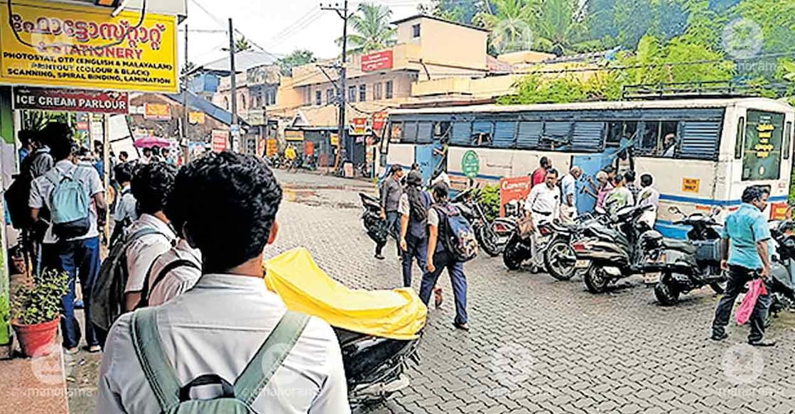 bus-stand-pallithazham