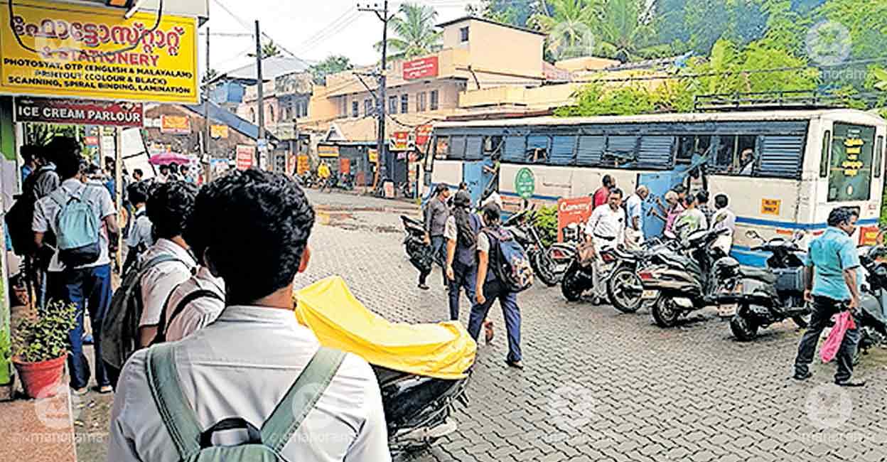 bus-stand-pallithazham