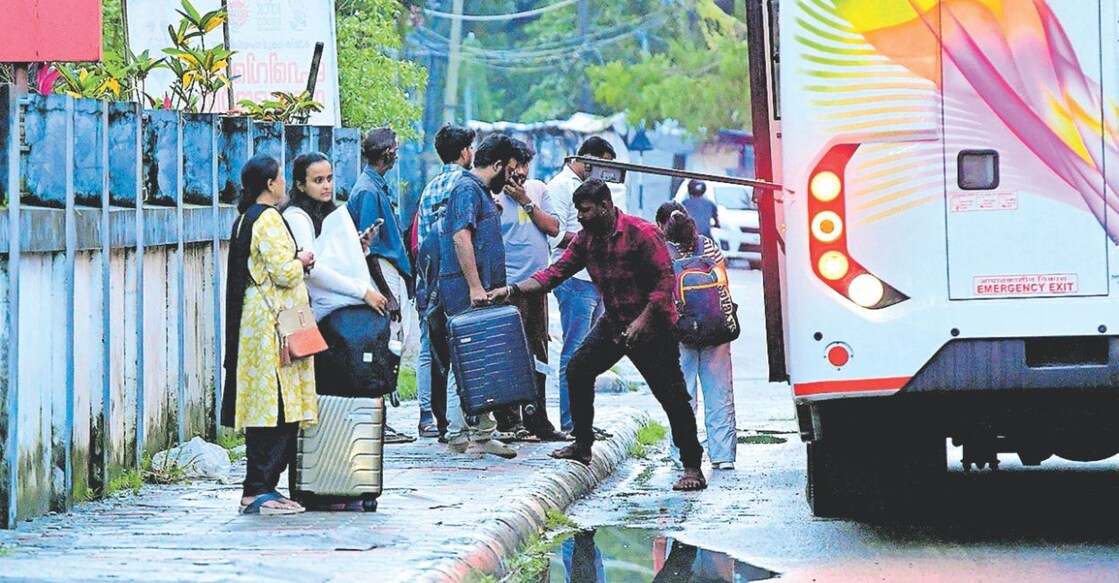 Passengers waiting in front of the Indoor Stadium at Nagampadam to board private contract carriage buses, with no shelter or proper facilities. Photo: Manorama