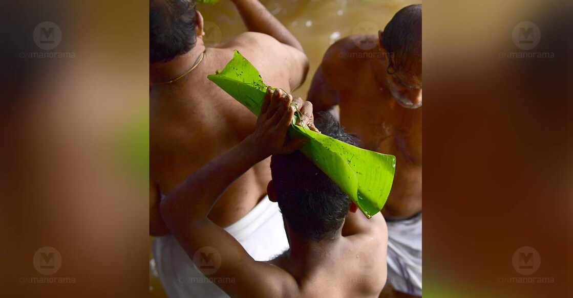 There are several spots in the state where believers gather en masse to perform the ceremony. Photo: Jinse Michael/Manorama