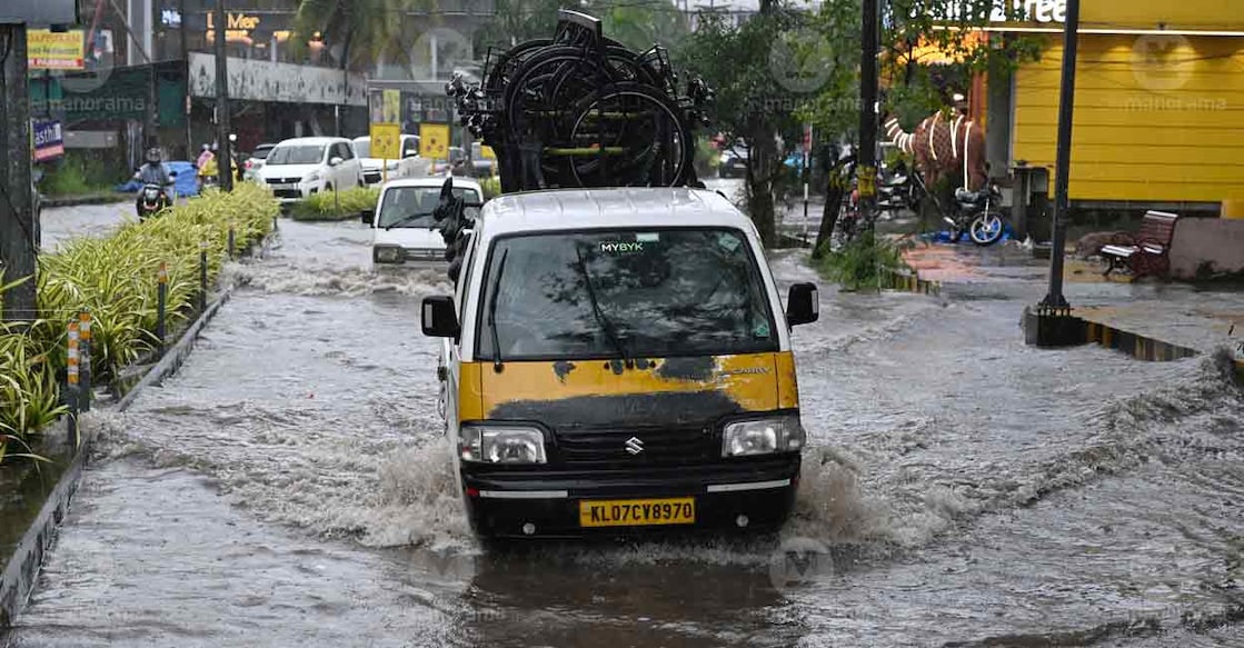 Waterlogged road in Kochi. Photo: Onmanorama