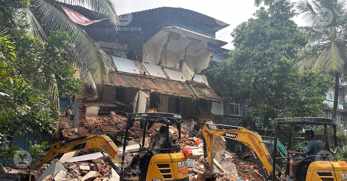 The collapsed building at the Kottayam Medical College Hospital. Photo: Onmanorama.