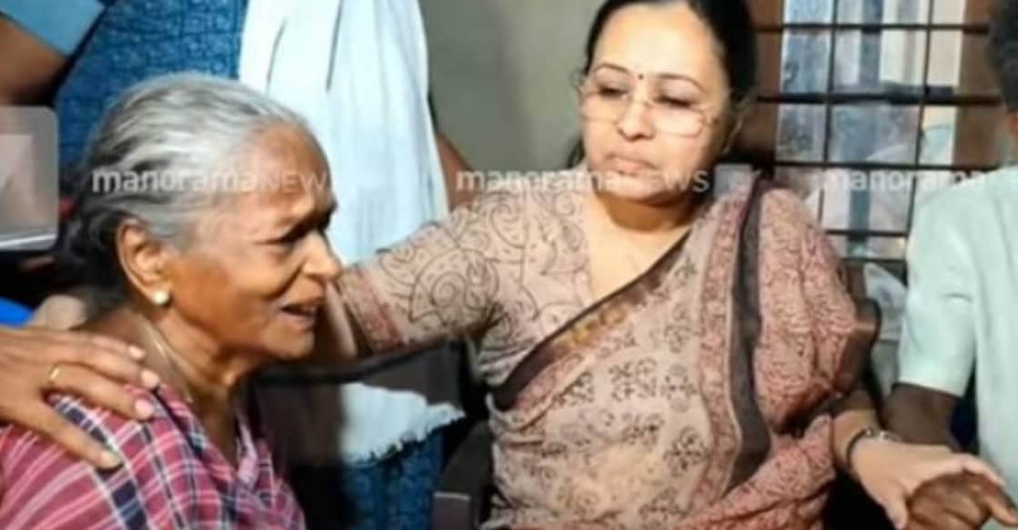 Health Minister Veena George consoles Bindu's mother. Photo: Screengrab/Manorama News