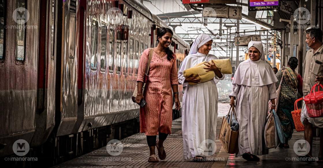 District Child Welfare Committee team with baby Nidhi at Ernakulam South Railway Station before boarding the Alappuzha–Dhanbad Express to Jharkhand. Photo: E V Sreekumar/Manorama