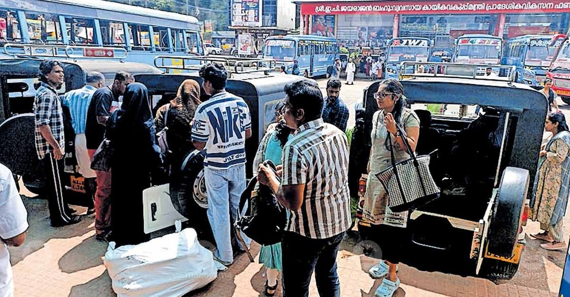 The Padinjarethara bus stand has come to a standstill after private buses began skipping it in protest against private vehicle parking. Photo: Special arrangement