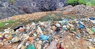 Residents protest as waste continues to pile up in Aanthiyoorkunnu quarry in Malappuram