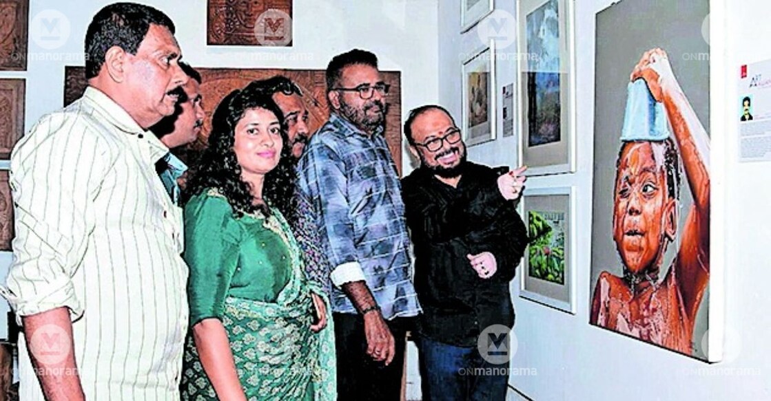 Filmmaker Jose Thomas viewing artworks at the ‘Art Alliance’ exhibition with panachamoodu Shah Jahan, curator Rehna Saleel and singer Ratheesh Kottaram. Photo: Manorama