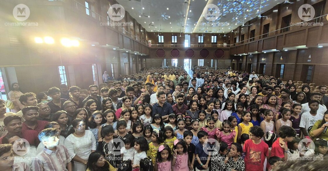 All twins and triplets taking a group photo with Hibi Eden MP, who inaugurated the meet. Photo: Anantha Narayanan/ Onmanorama.