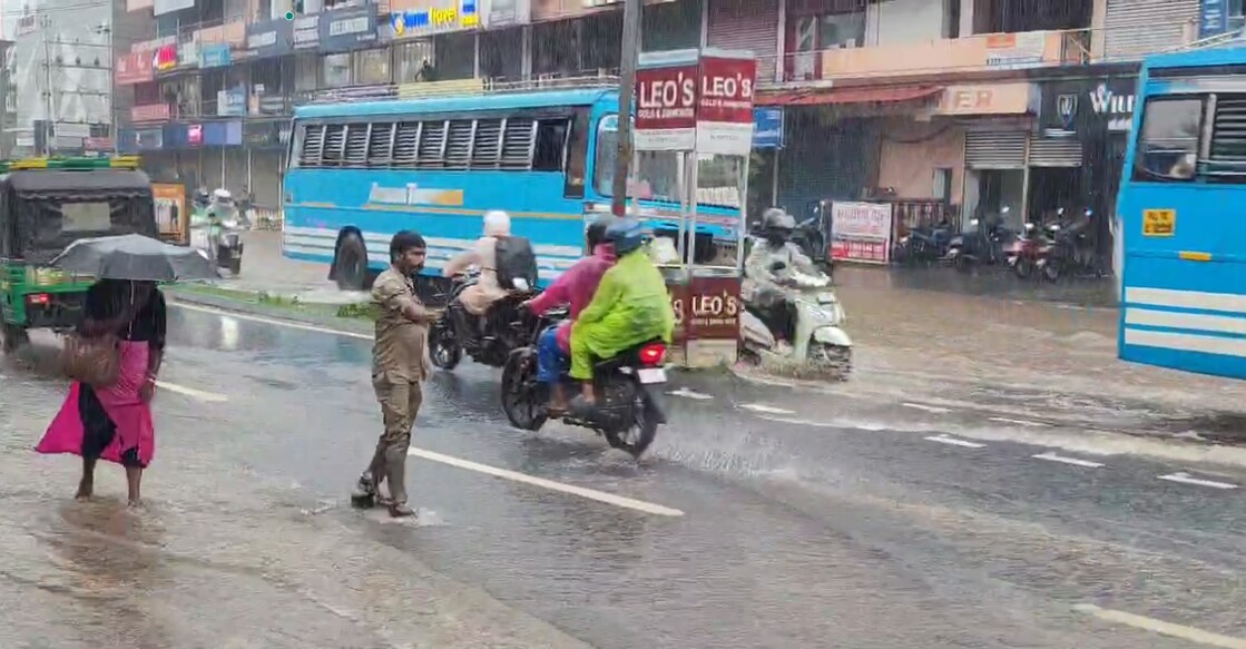 thrissur-city-water-logged-road