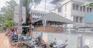 Evicted roadside eateries resume operations near Kollam District Hospital's oxygen plant