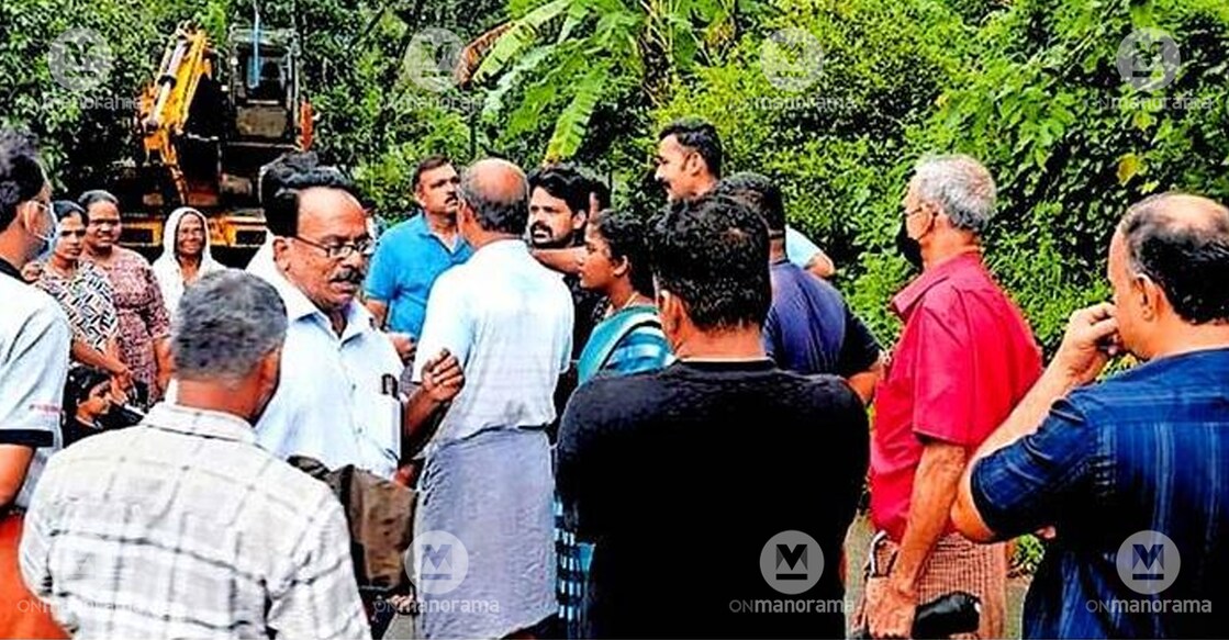 Residents protest against the construction of a road to a new quarry in Pothappara. Photo: Manorama