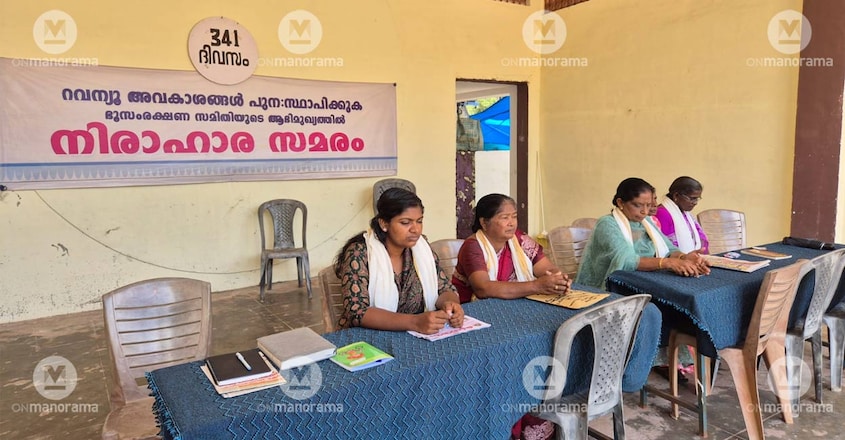 munambam-hunger-strike Residents who are on a hunger strike at Velankanni Matha Church, Munambam. Photo: Anantha Narayanan K/ Onmanorama.
