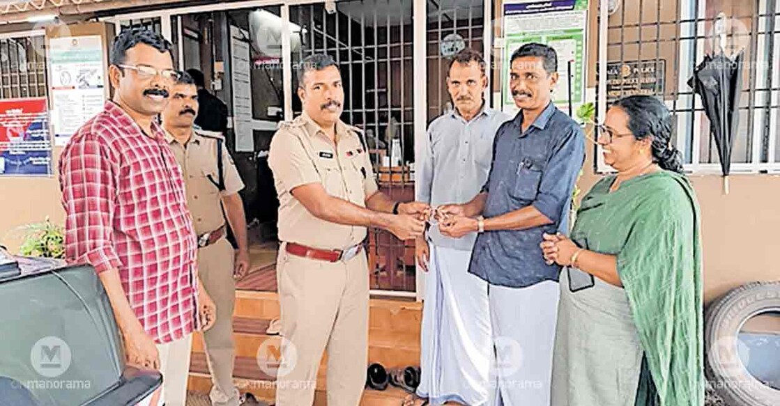 taxi-driver-lost-gold