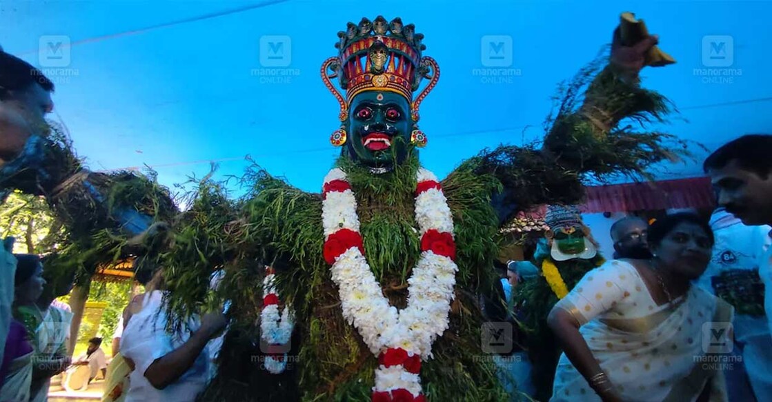 A scene from the Kummattikkali performance at Kizhakkumpattukara Thekkummuri in Thrissur. Photo: Vishnu V Nair / Manorama