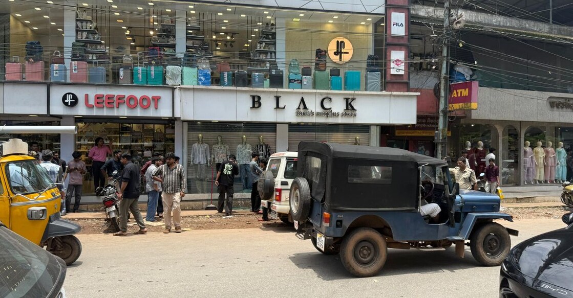 overcrowding-discount-sale-kozhikode - 1