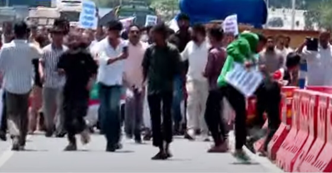 A screengrab showing protestors conducting a march against the proposed construction of a toll plaza in Kumbla. Photo: Manorama News 