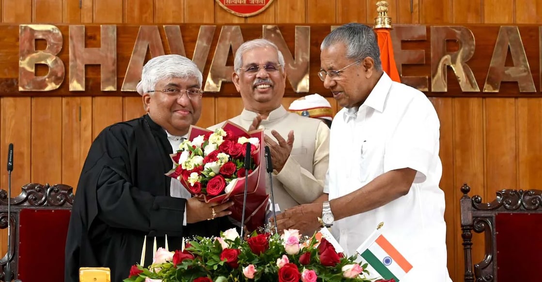 Justice Soumen Sen, who assumed charge as the new Chief Justice of the Kerala High Court, with Chief Minister Pinarayi Vijayan and Governor Rajendra Arlekar. Photo: Special Arrangement
