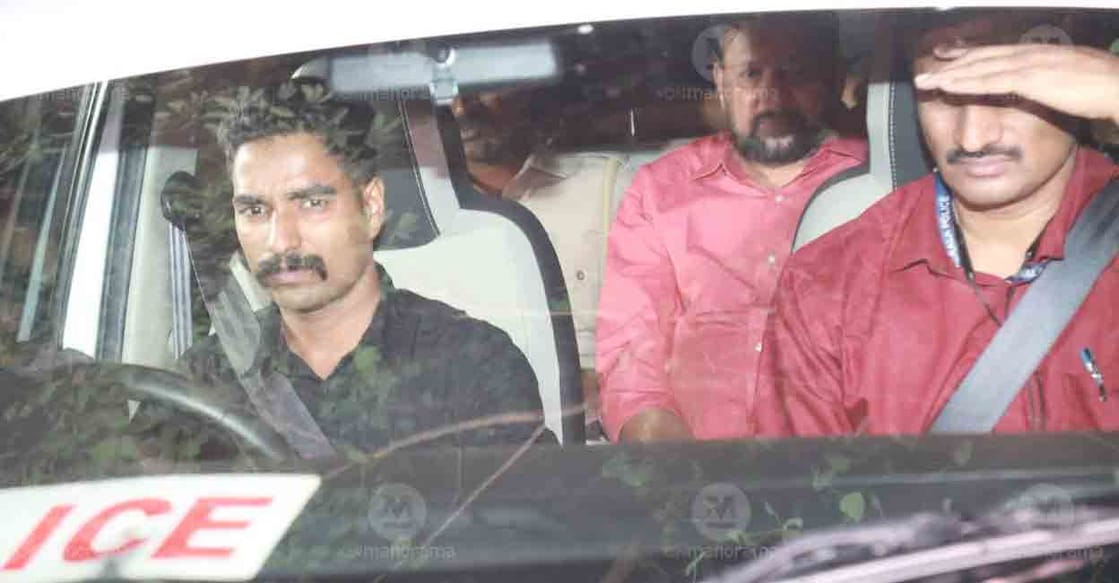 Sabarimala Tantri Kandararu Rajeevaru in police custody. Photo: Manorama