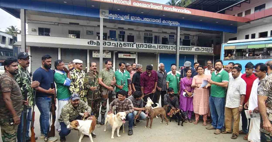 Koorachundu Panchayat authorities and a 35-member hunting team arranged by the Kerala Independent Farmers’ Association (KIFA). Photo: Special arrangement