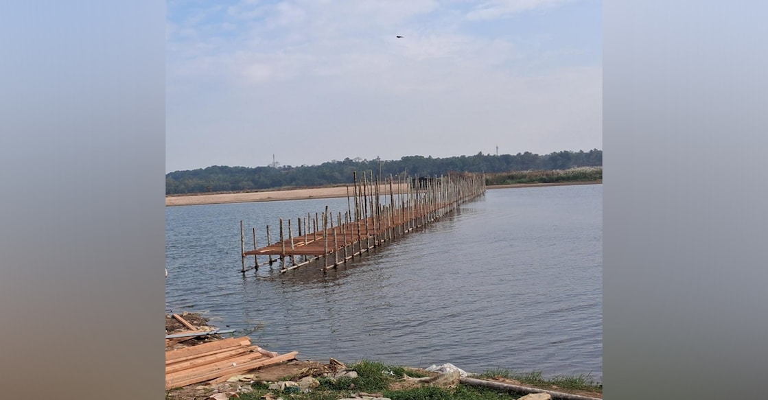 A temporary bridge being constructed in Bharathappuzha for Kumbhamela. Photo: Special arrangement