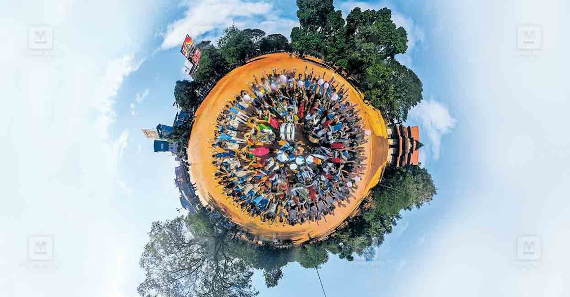Student artists from various schools in Thrissur city come together to welcome participants arriving for the State School Kalolsavam. Photo: Vishnu V Nair/Manorama