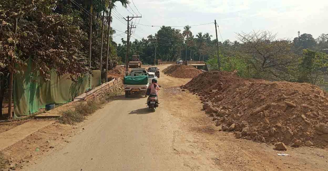 Two years later, the bridge linking Karassery and Kodiyathur panchayats in Kozhikode still remains a work in progress. Photo: Special Arrangement