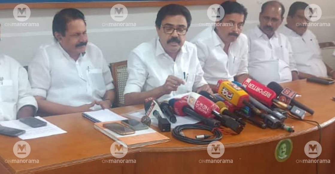 Kerala Congress (M) chairman Jose  K Mani and other party leaders address media in Kottayam. Photo: Manorama
