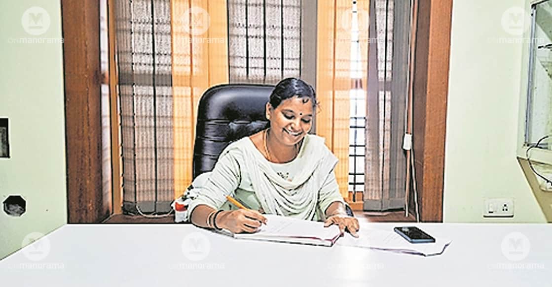 Divya Muthodath, newly elected Vice President of Thazhekode Panchayat. Photo: Manorama