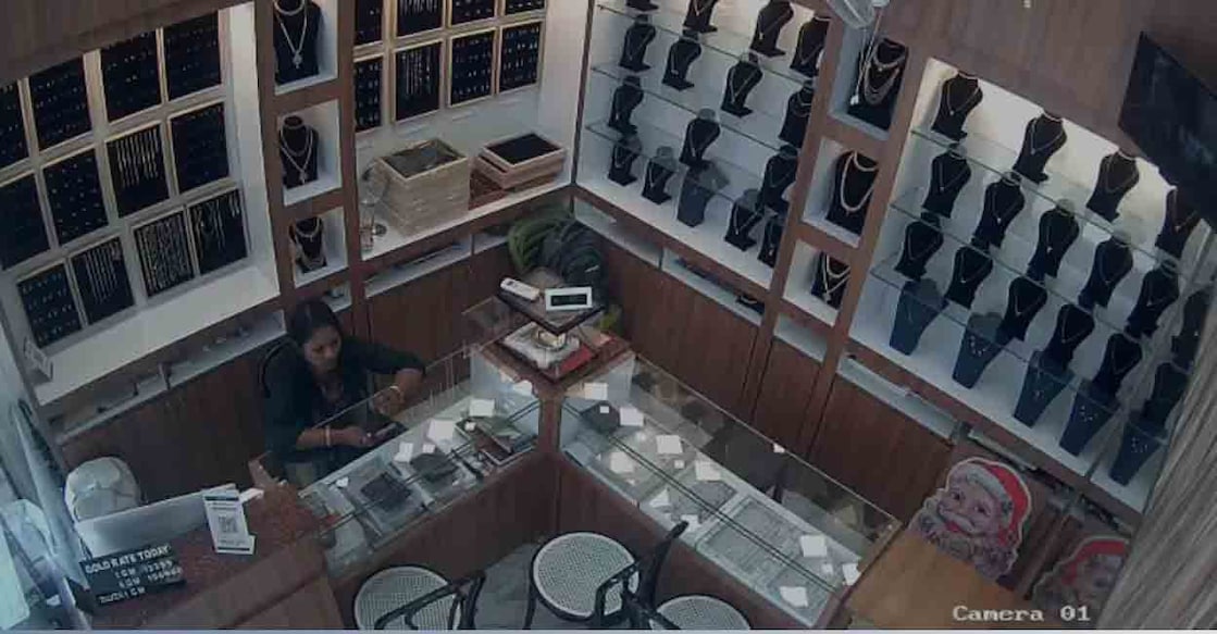 Screengrab of CCTV footage from the jewellery store. Photo: Special arrangement