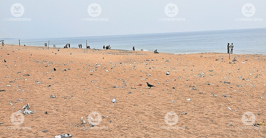 Garbage piled up at the Kollam beach. Photo: Special Arrangement