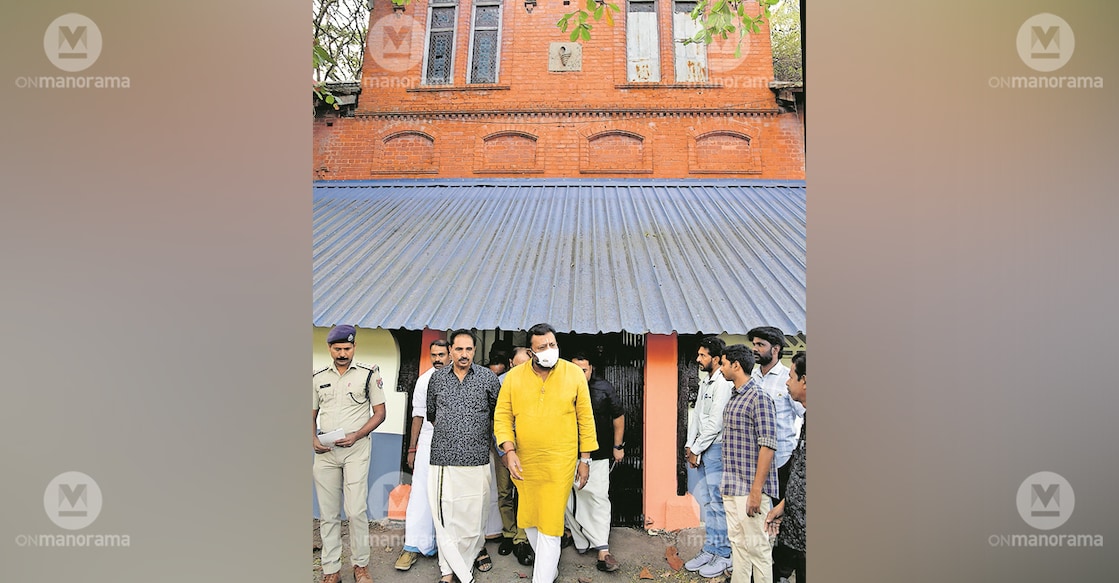 Central Minister Suresh Gopi, Kollam MP NK Premachandran, visited the Chinese Palace near Kollam railway station. Photo: Manorama