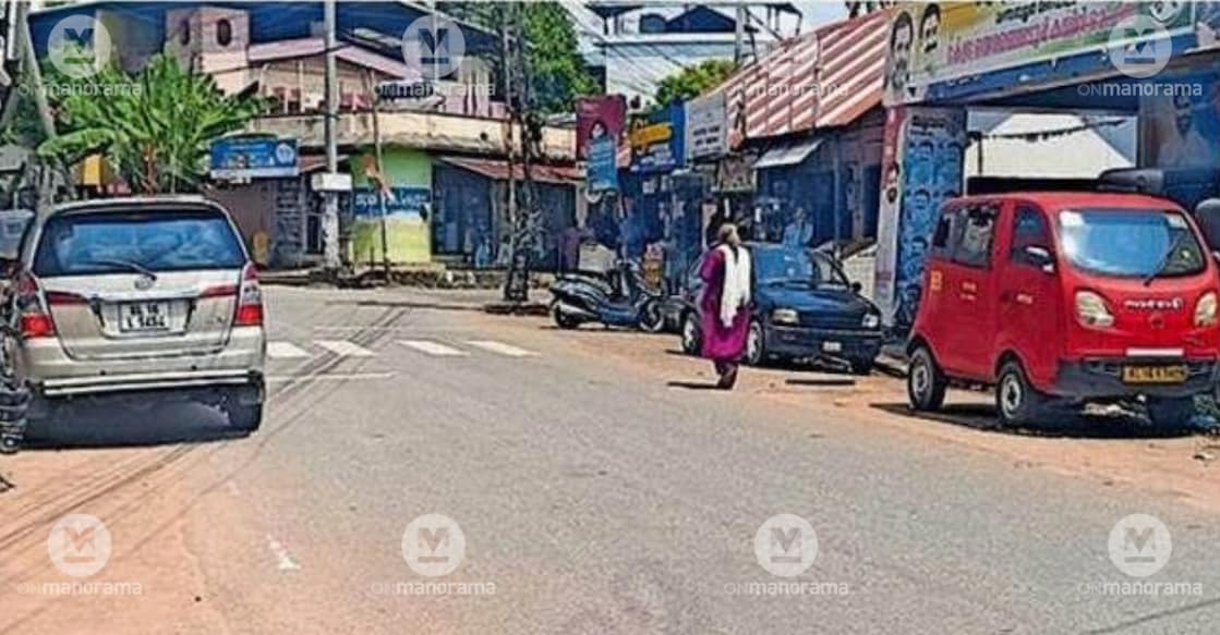 Kavalayoor Town: Still without a bus shelter.Photo:Special Arrangement