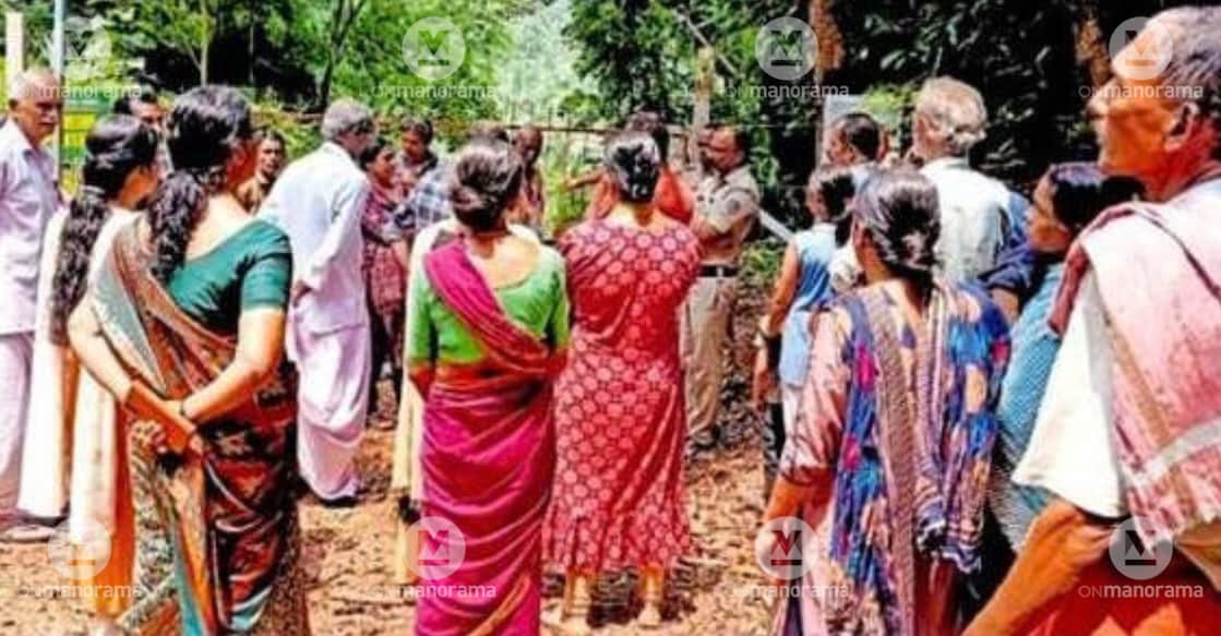 Local residents in the Paalkkulam area are protesting against the move to establish a stone quarry.Photo: Special Arrangement