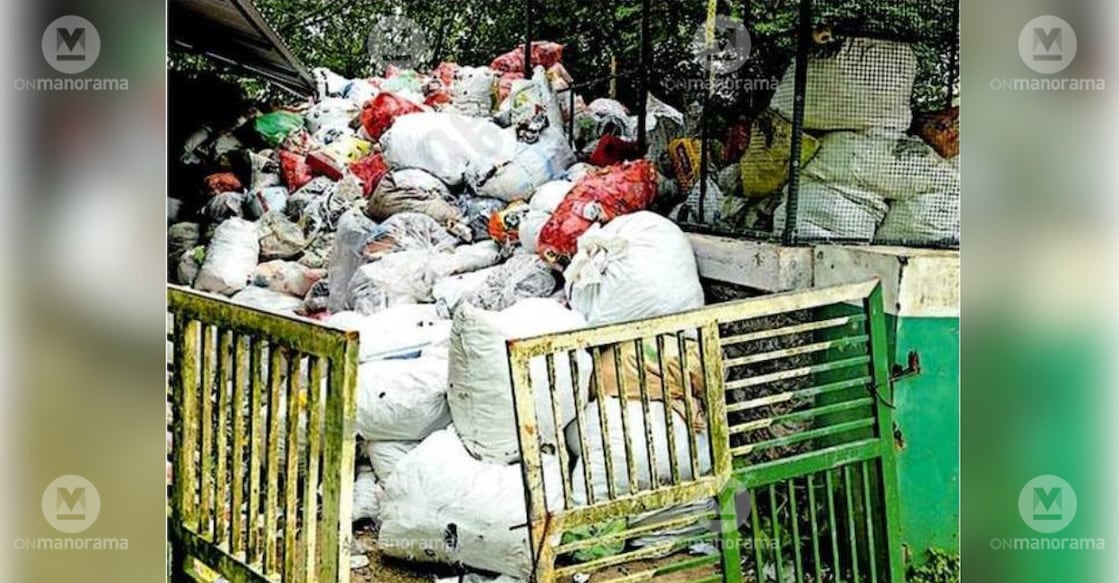 Waste piled up at the Municipal Material Collection Facility Centre in Pathanamthitta Market due to space constraints. Photo:Specail Arrangement
