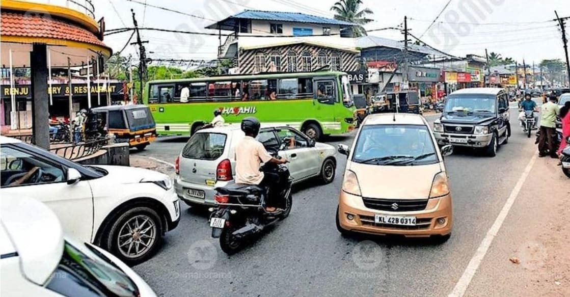 Traffic jam at Alappuzha Kaichoondi Junction. Photo: Special Arrangement.