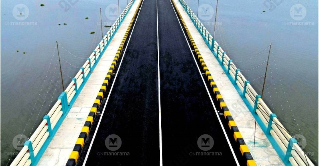 The newly completed 800-metre-long Makkekadavu–Nerekadavu bridge across Vembanad Lake, connecting the districts of Alappuzha and Kottayam. Chief Minister V.D. Satheesan will inaugurate the bridge tomorrow morning. Photo: Special Arrangement.