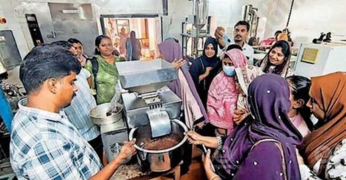 Tavanur Agricultural Engineering College Unveils New Machine for Cocoa Processing | photo: special arrangement