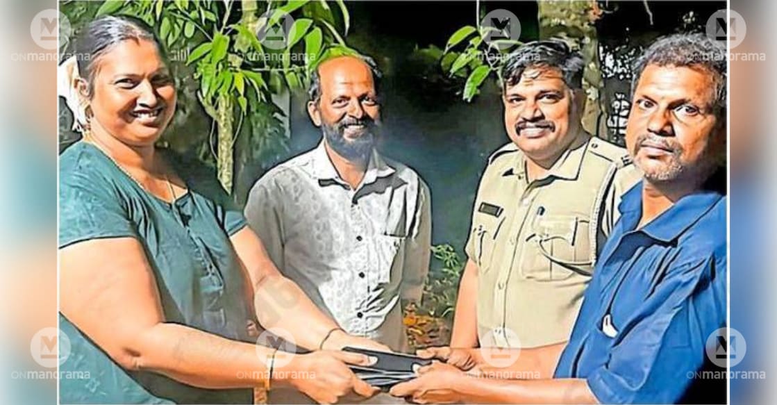 Author template- ANASWARA  - malakunnam-couple-returns-lost-cash 