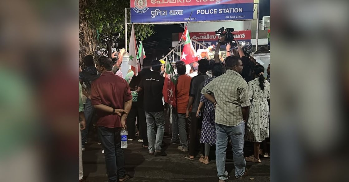 The victim’s family members and local residents staged a protest outside the station opposing the decision to grant bail to the minor accused. Photo: Special arrangement